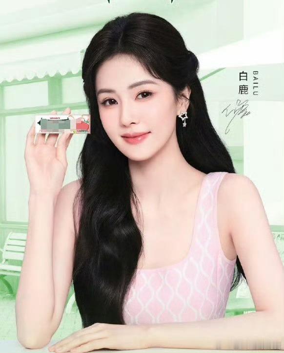 方可帮白鹿做的清新半披发不得不说，方可老师的发型设计功底超绝，半披发让白鹿既有披