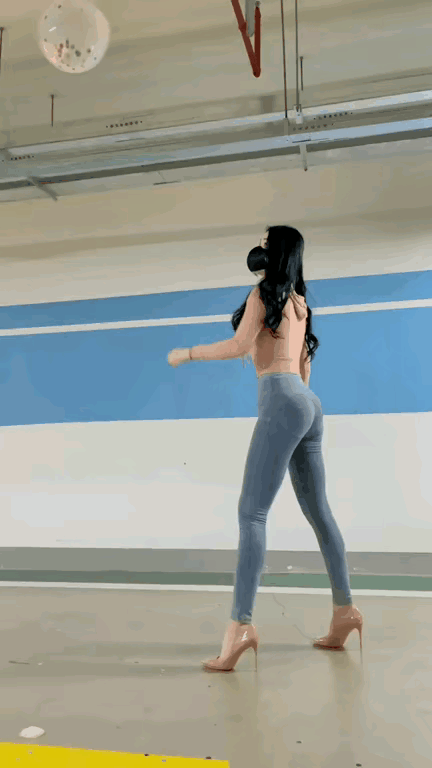 姑娘好身手，可否赐教一二？