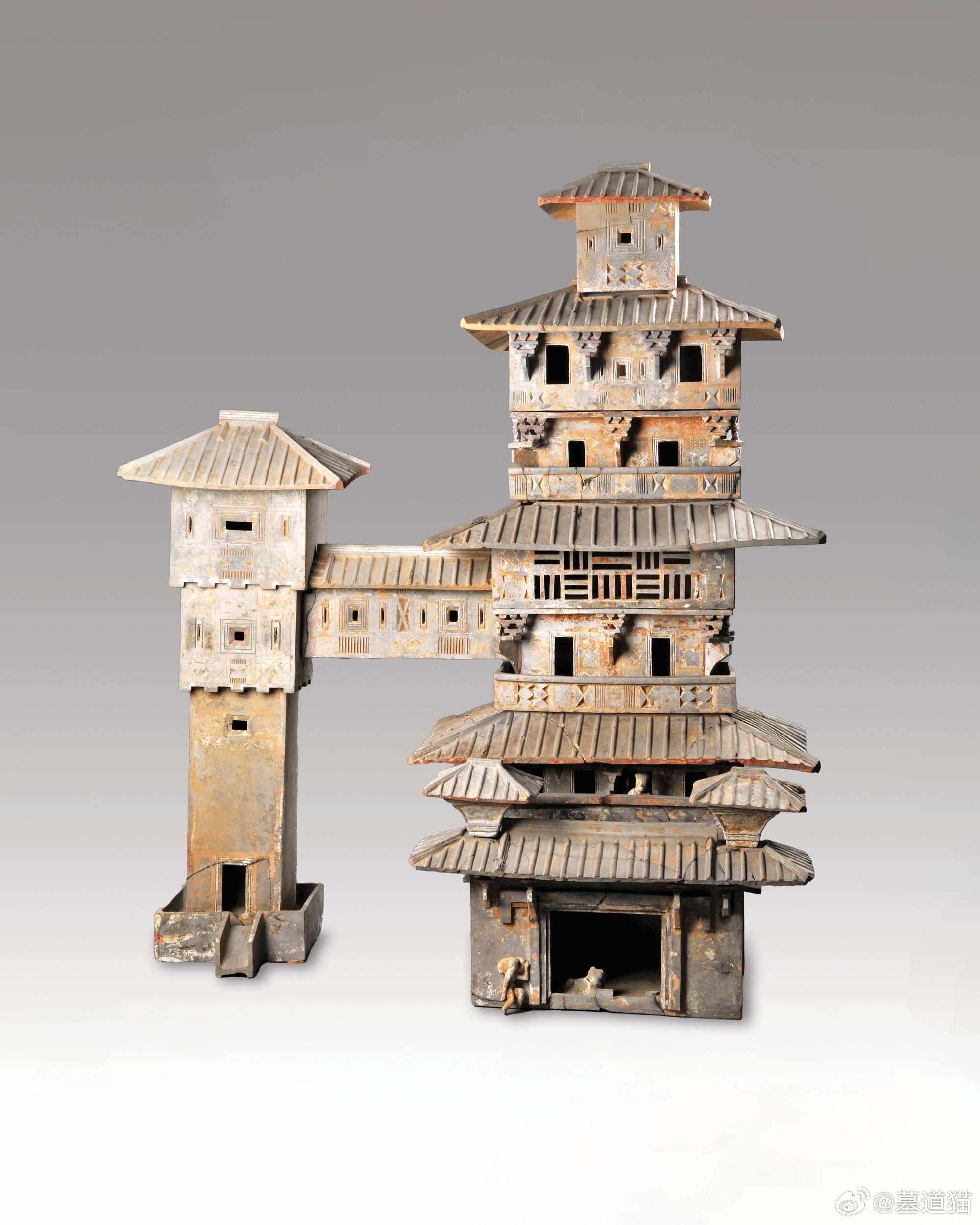 七层连阁式彩绘陶仓楼，汉代，焦作市博物馆藏 