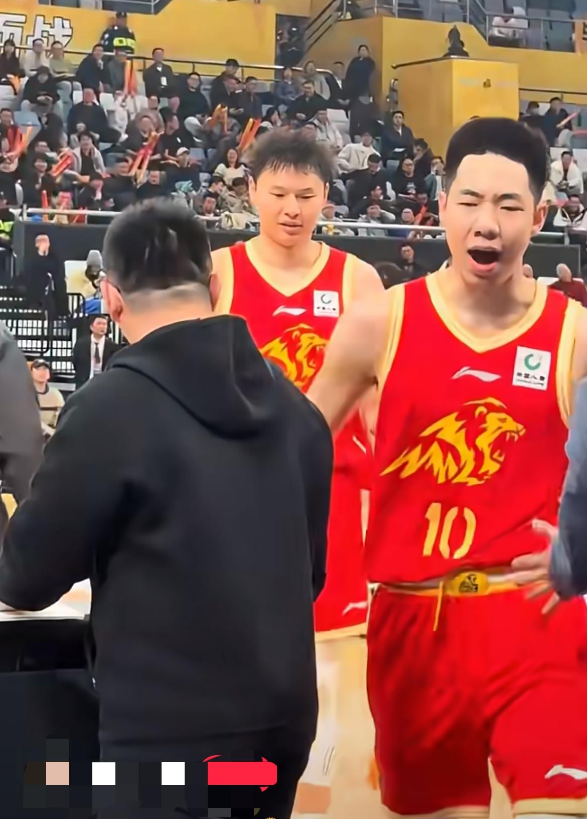 今晚这场球，朱俊龙真打服了：广厦必须给顶薪，再晚真留不住了！

        