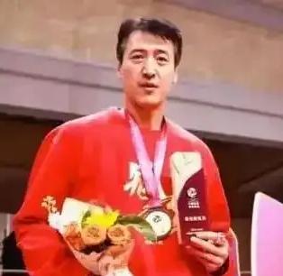 江苏女排再次0比3完败上海女排，无缘联赛冠军，连续两场客场作战，江苏女排可以说输