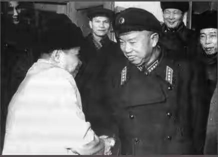 1972年，大将王树声26岁长子距婚期4天被撞瘫，他却安慰肇事司机：饭要吃。后来