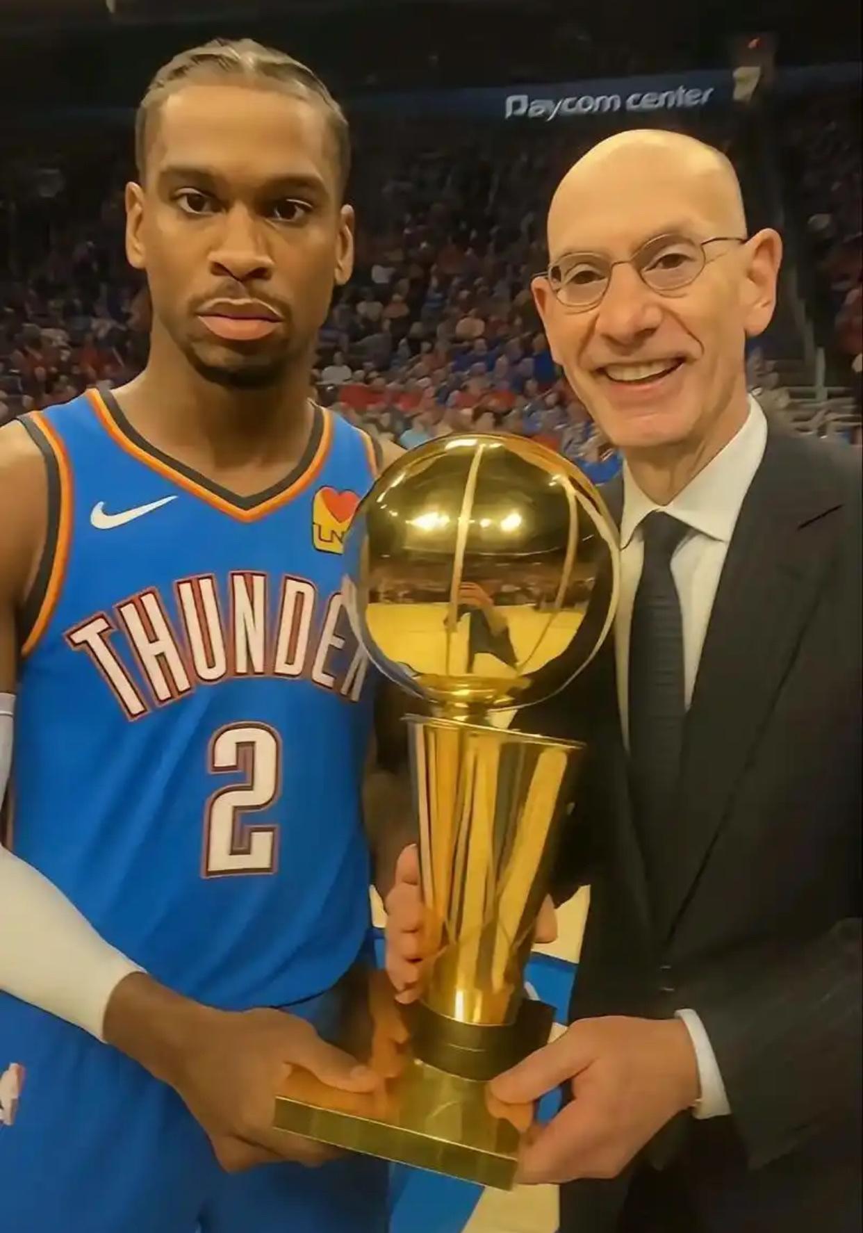 你认为哪支球队会获得本赛季NBA总冠军那当然是雷霆队。雷霆在肖总裁的极力扶持下，