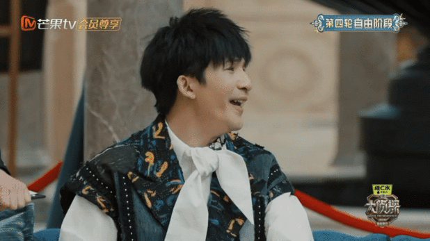 大张伟说戚薇剑扎脑子里了 大侦探熟人局太欢乐咯！大张伟吐槽“剑扎脑子里”，戚薇百