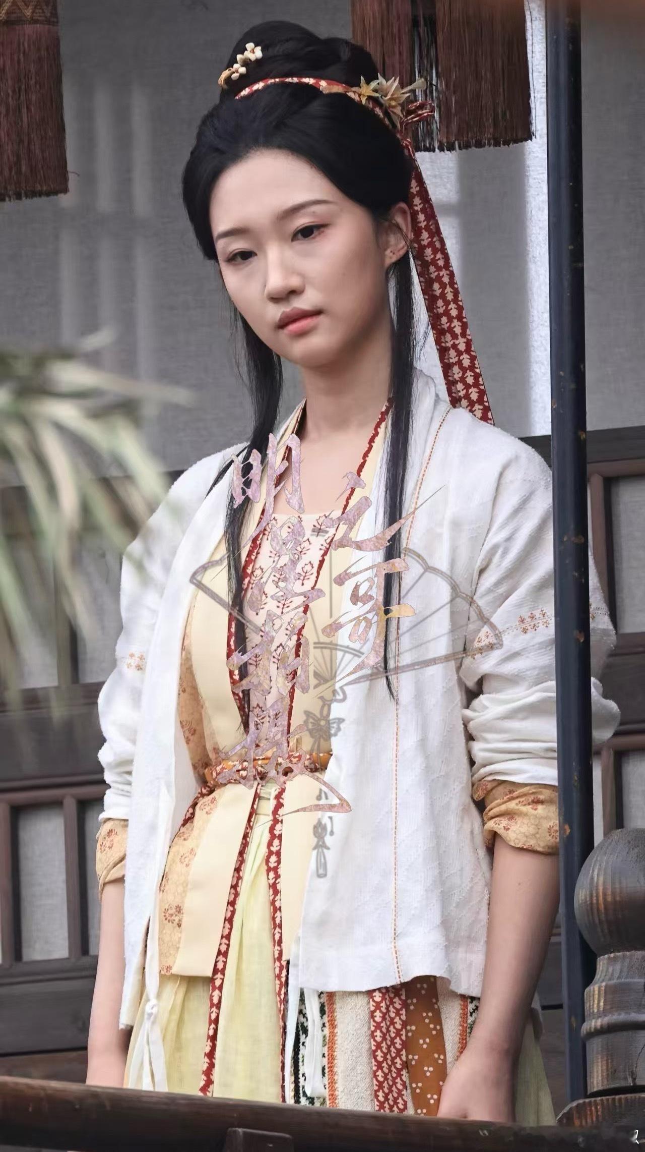 咋看着这么疲惫？不是00后吗[泪奔]好有班气 ​​​