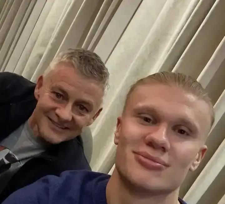 曼联五年前拒绝的4400万打包交易，现在正帮着曼城踢他们自己的脸。
球探报告写着