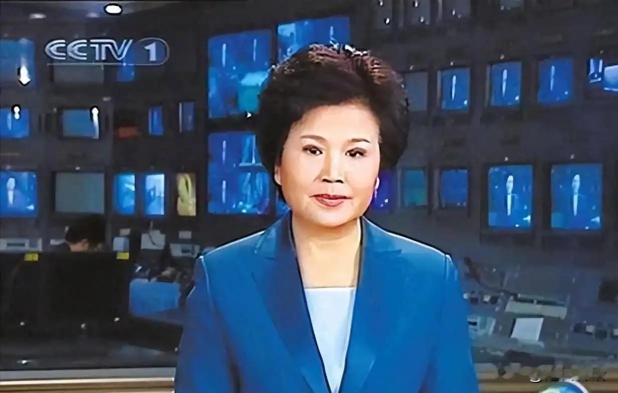 邢质斌79岁近照认不出！邢质斌79岁坐街边吃小吃无人识，退休17年拒千万商演，活