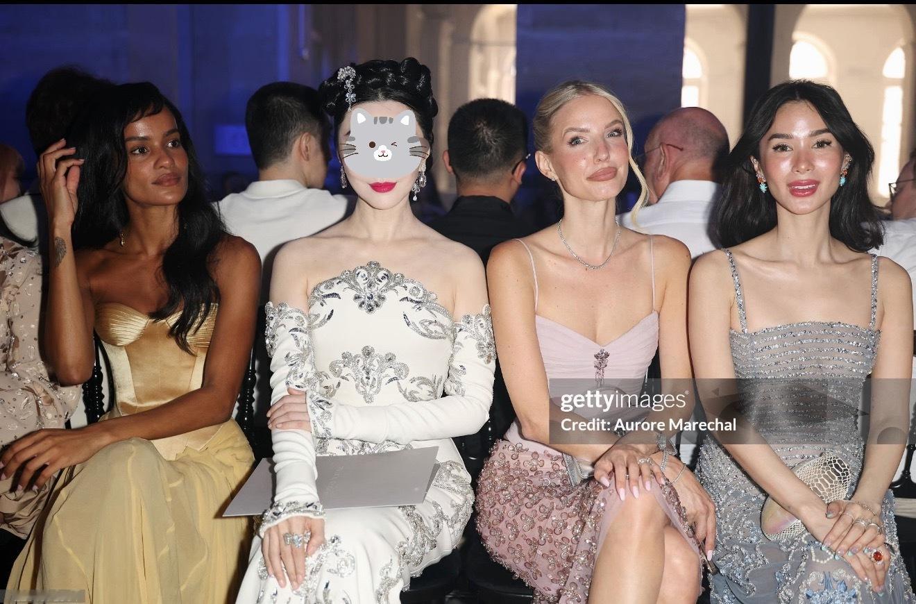 我🔒露脸都秒锁啊…今天Georges Hobeika这套戴了美瞳，穿了驴蹄额 