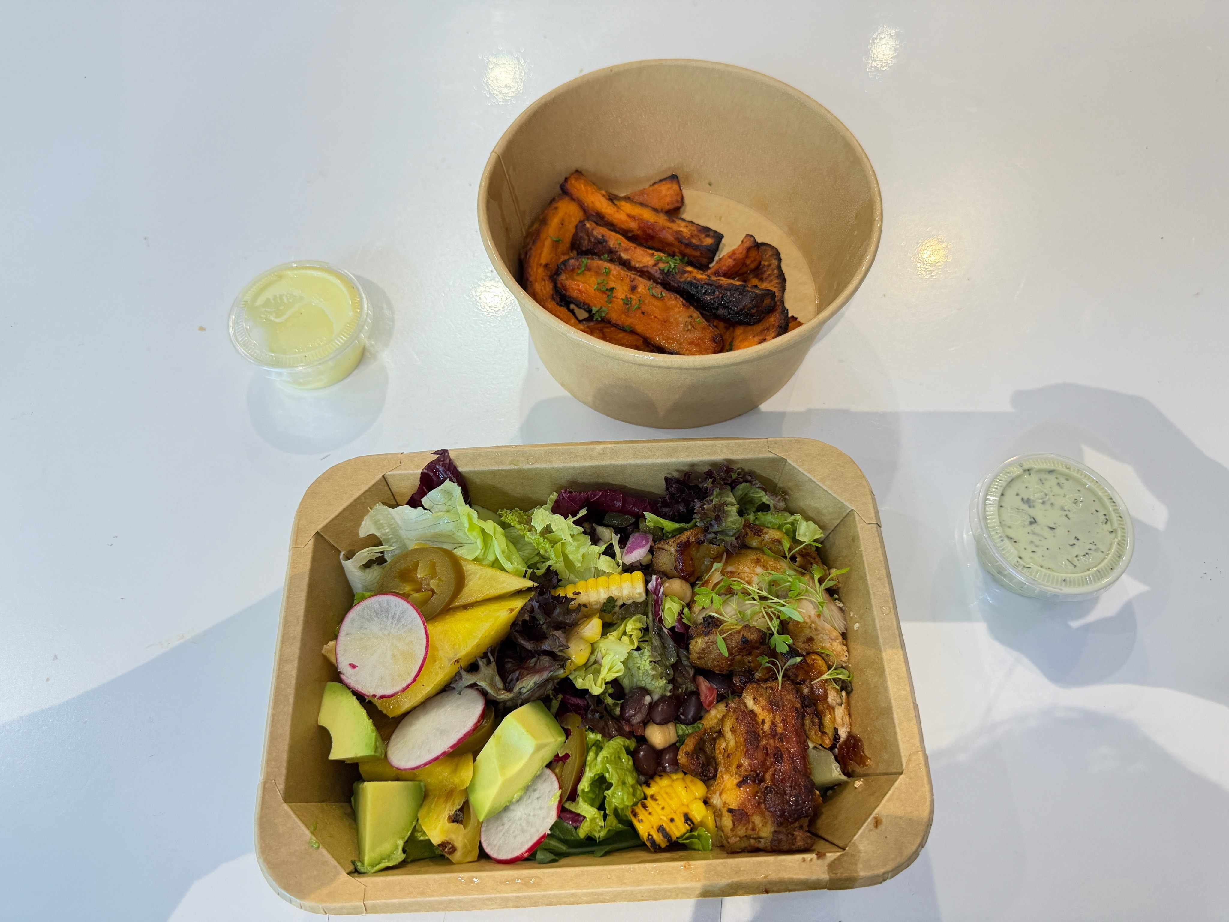 搬公司搞到现在，点100块钱的外卖犒劳一下！ 