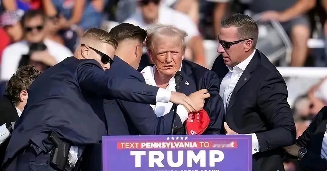 特朗普很会“因势利导”，“顺势而为”，对于所发生的遇刺事件，他在社交媒体上发文表