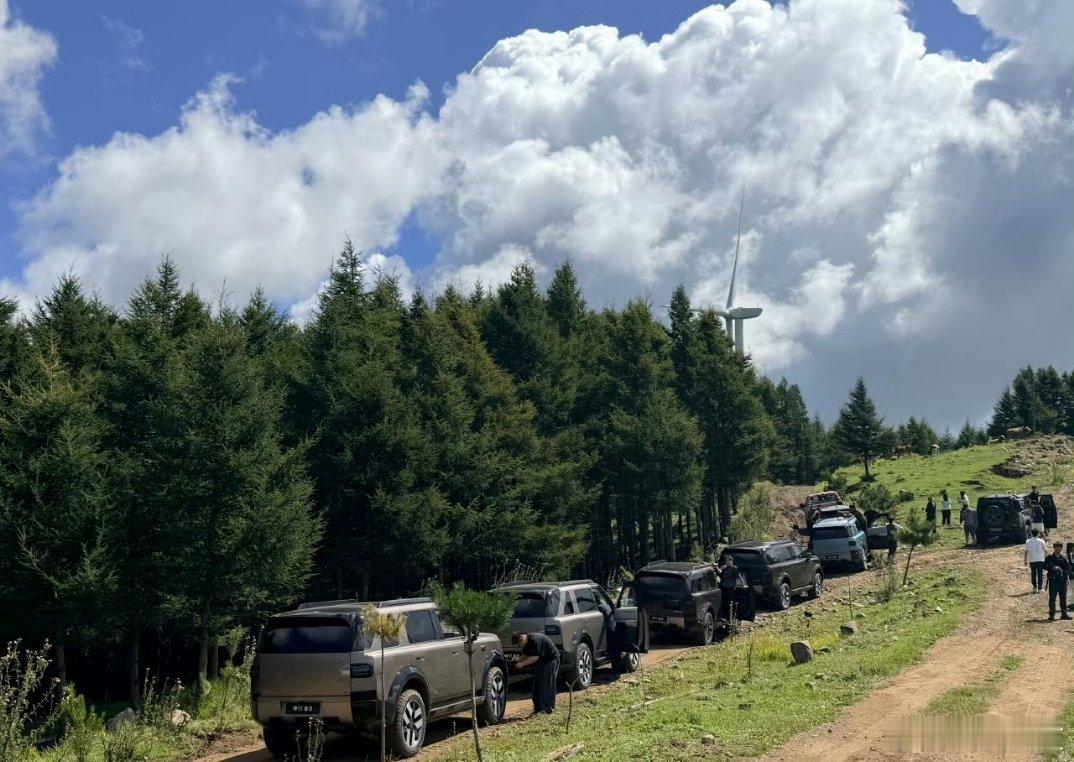 去征服吧神行者们 翻山越岭、涉水穿林——再难走的路，一脚踩下去就服了！光是想想，