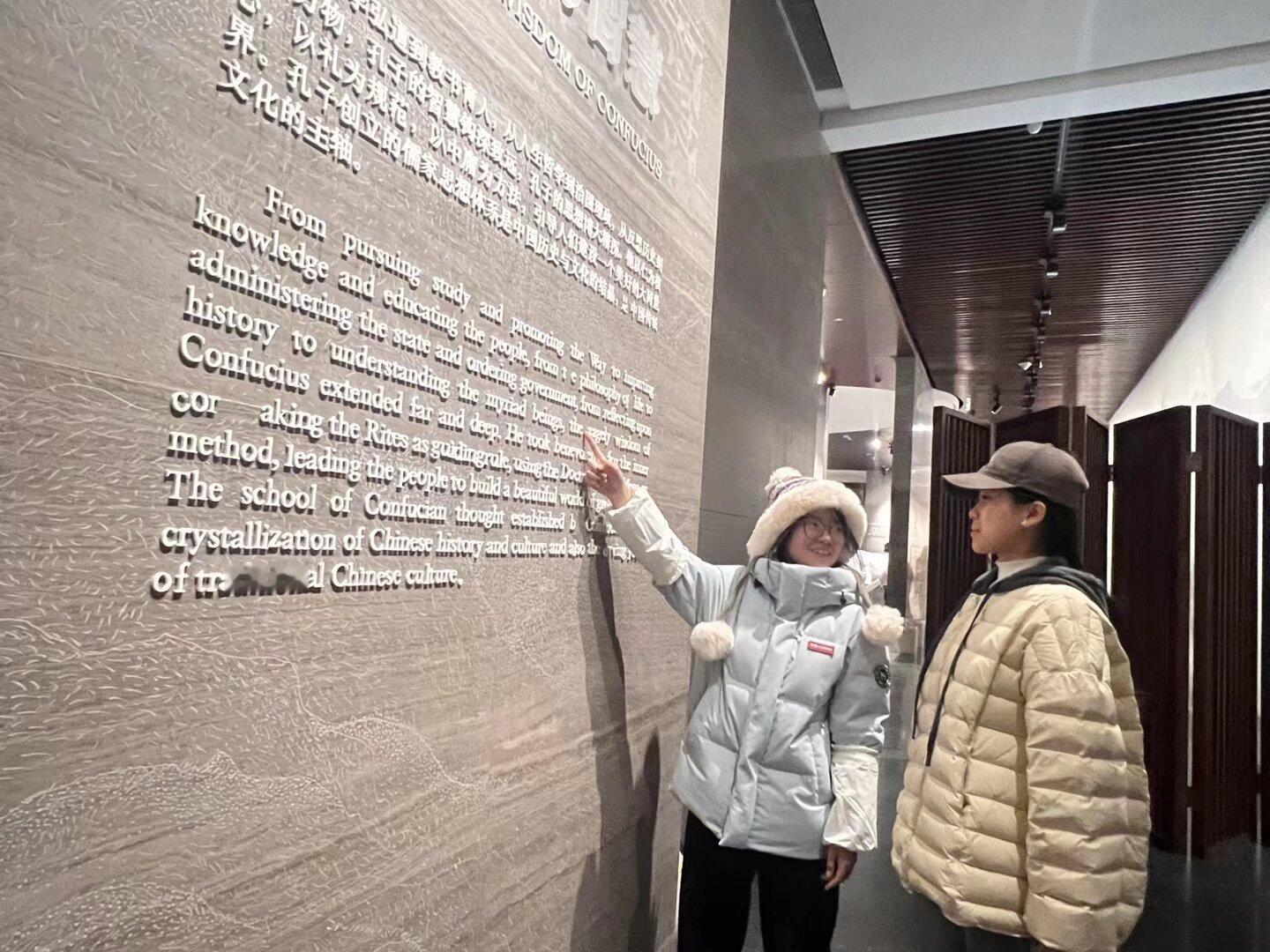 [圣域传薪火，荣校立心行]           为传承大学精神，服务地方文化教育