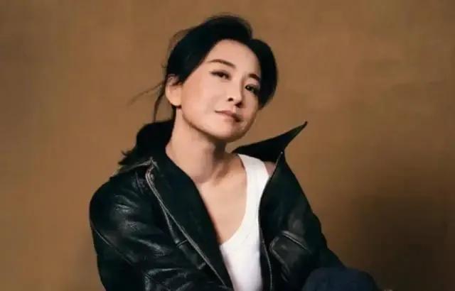 贾玲透露，《你好，李焕英》的版权已被美国索尼影业及日本等多国购买，计划翻拍。她表