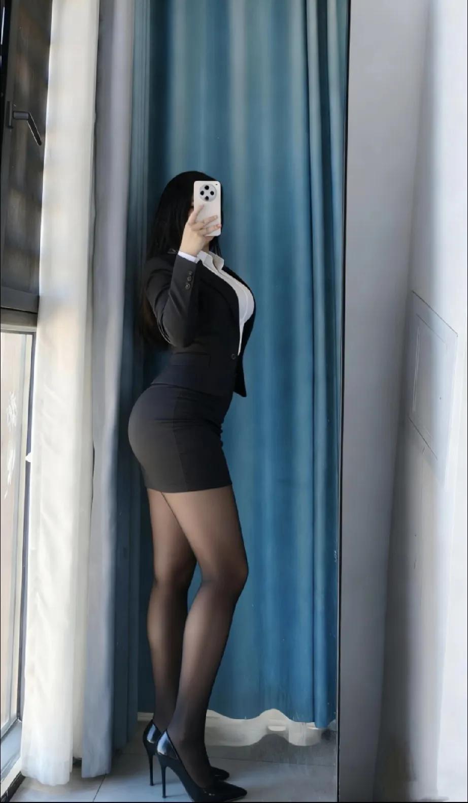 到了职场
你慢慢就会明白
任何关系
 永远不贱卖自己 

不示好
已经有隔阂的朋