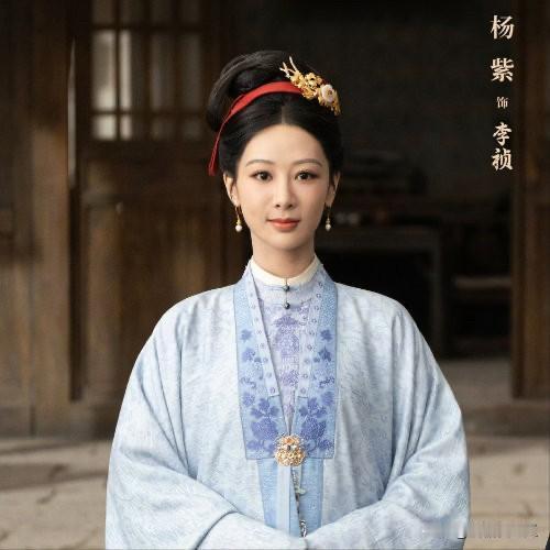 杨紫能一直红
真不是她演技好，也不是她讲义气，而是她这个人不会收割粉丝韭菜。
大