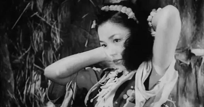 1944年，1个日本女人和32个日本男人被困荒岛，不久就暴露人性邪恶。等到获救时
