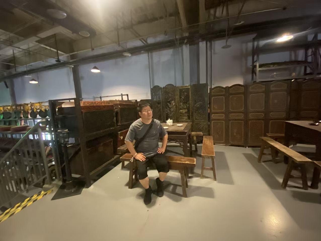 最近我发现妻子很害怕我，为了不让我生气，她总要编一些谎言。

比如昨天早晨吃完饭