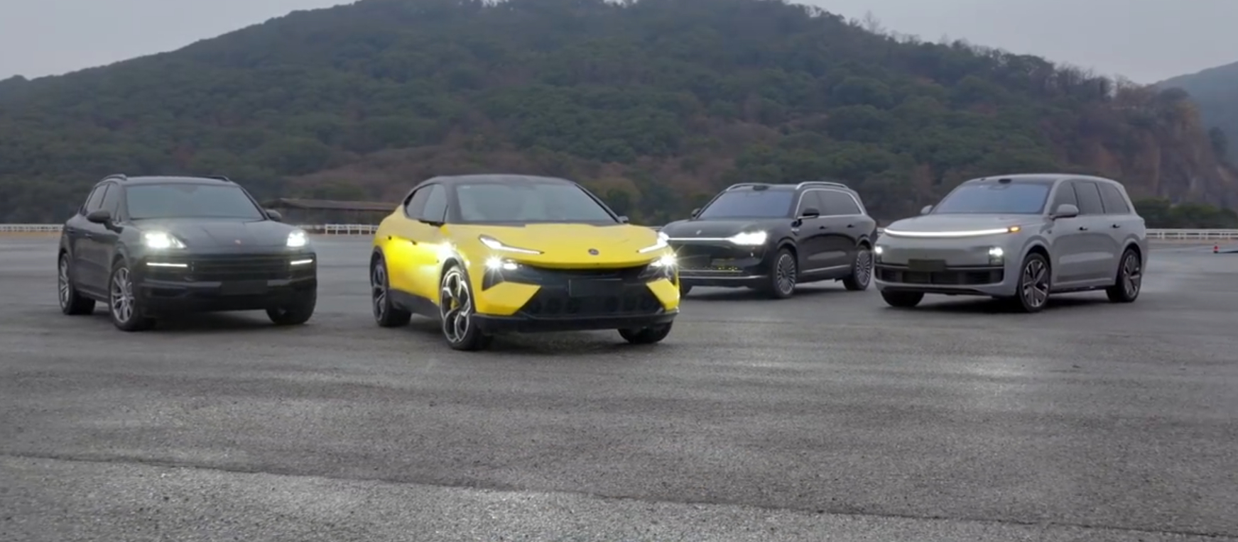 飞坡测试戳破豪华SUV滤镜 总算懂了莲花的操控底气！飞坡落地不拖沓、急弯姿态不飘