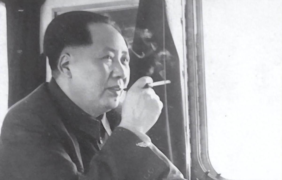 1917年毛泽东走访寺庙遇见高僧，高僧提出一条预言，毛泽东听完只是含笑回应，你想