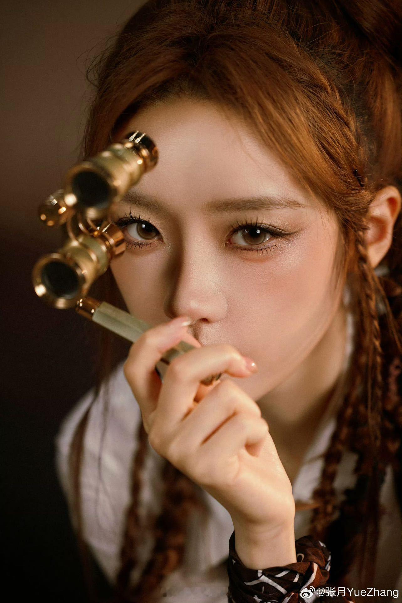 张月训练室版遗憾 训练室里的她状态很松弛，但声音不松。唱《遗憾》的时候每个字都咬