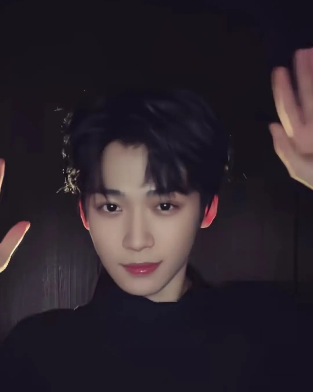 梓渝跳了复仇摇手势舞长的这么牛卧槽 