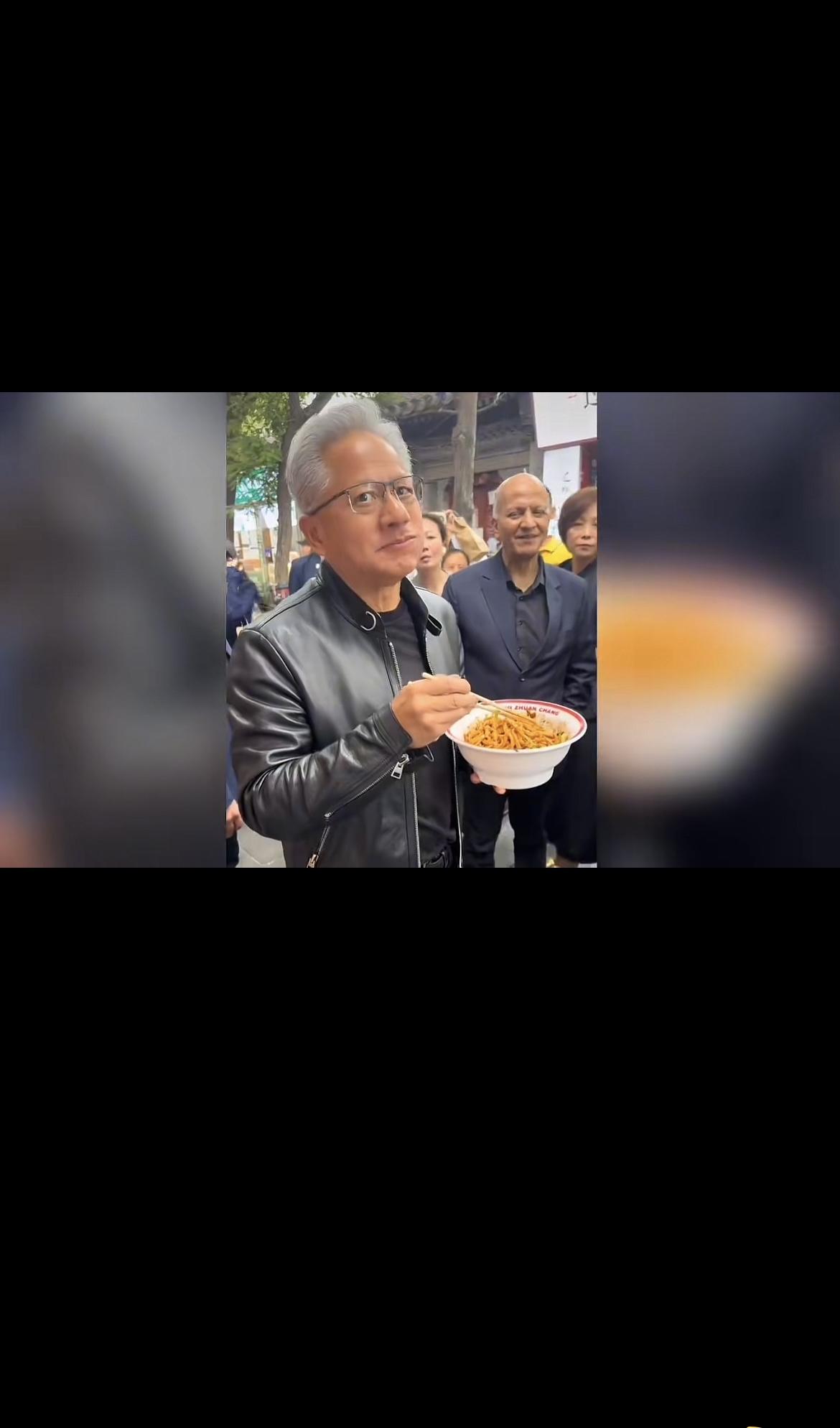 黄仁勋的闽南话这么地道啊？
这家伙不是常居美国，平时都讲英语才对，居然没把母语丢