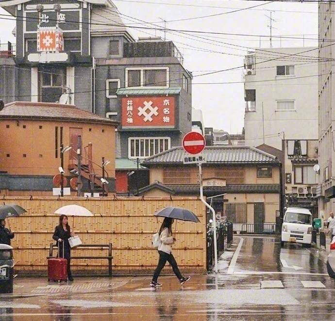 放弃不难，但坚持一定更酷。——东野圭吾《解忧杂货店》