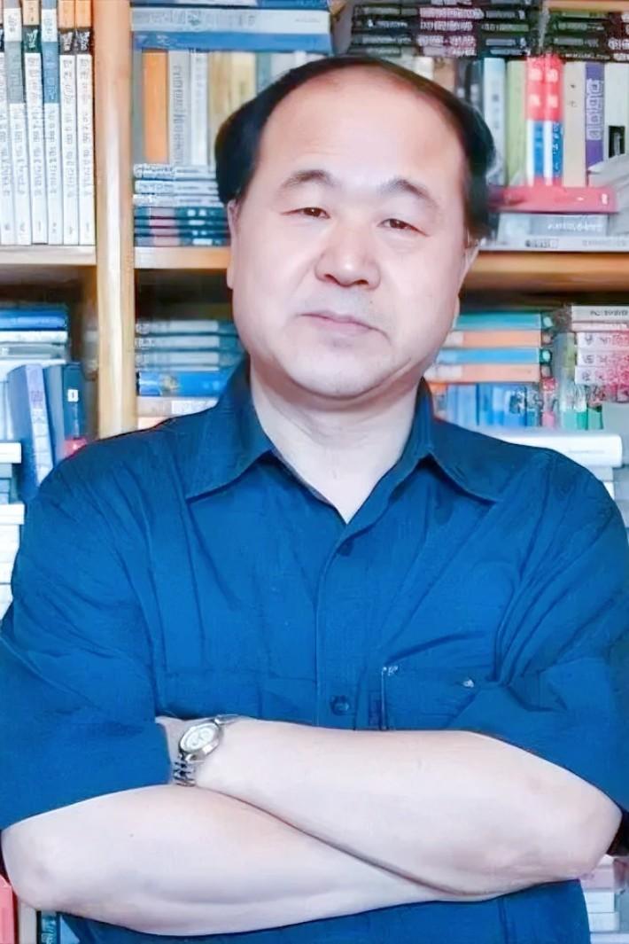 莫言说：

“心向阳光，春暖花开自有时。透过阳光之窗，回首间，你亦为他人眼中之景