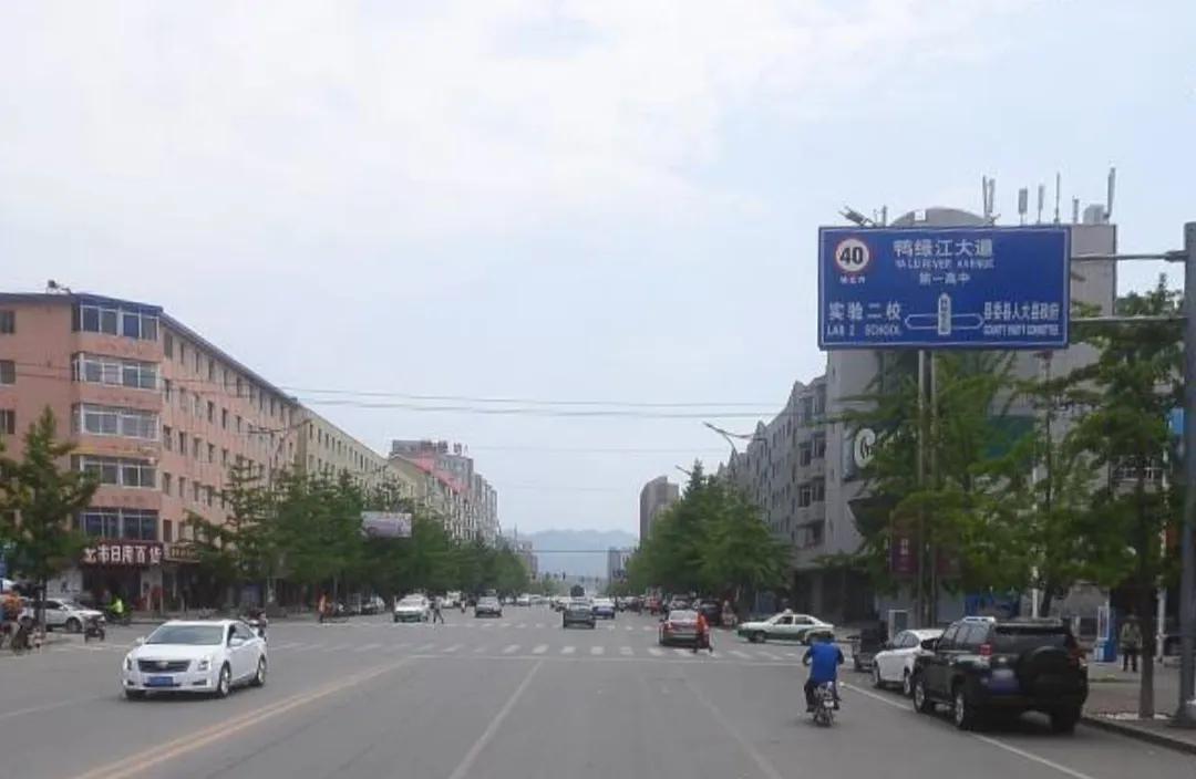 宽甸县位于辽宁省的东南方向，全称为宽甸满族自治县，是辽宁省丹东市管辖下的一座县城