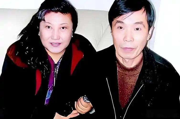 [太阳]2005年，高秀敏突发疾病去世，留下了长春、北京、珠海的七套房子和巨额的