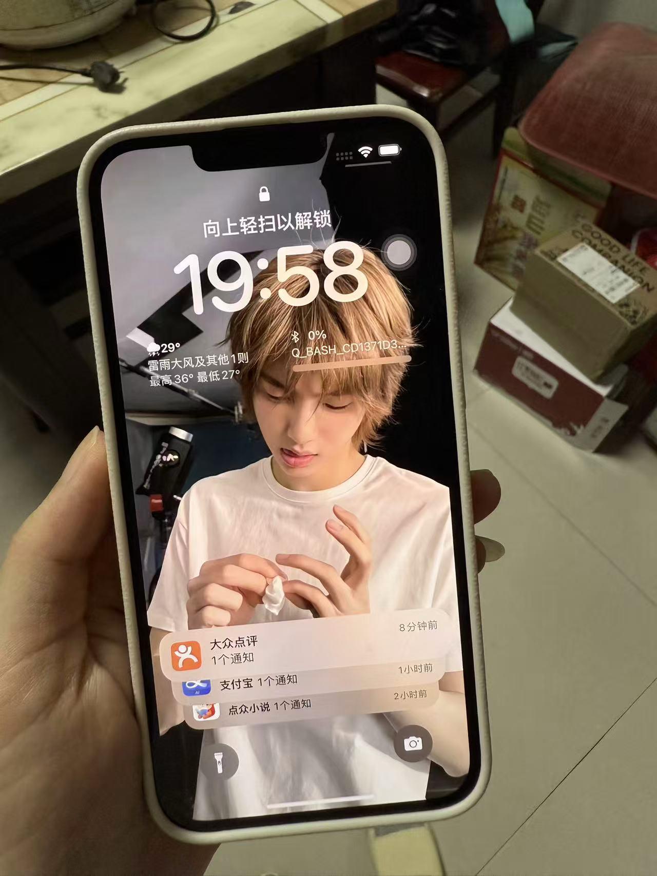 好难受，用了4年的iphone13出问题了😭

好想哭😭用了四年iphone
