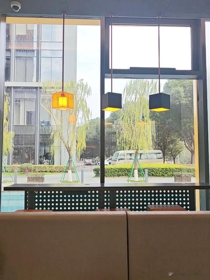 我是北京律师陈炜。今天，我想和大家聊聊婚姻维权中一个敏感却常见的问题——捉奸取证