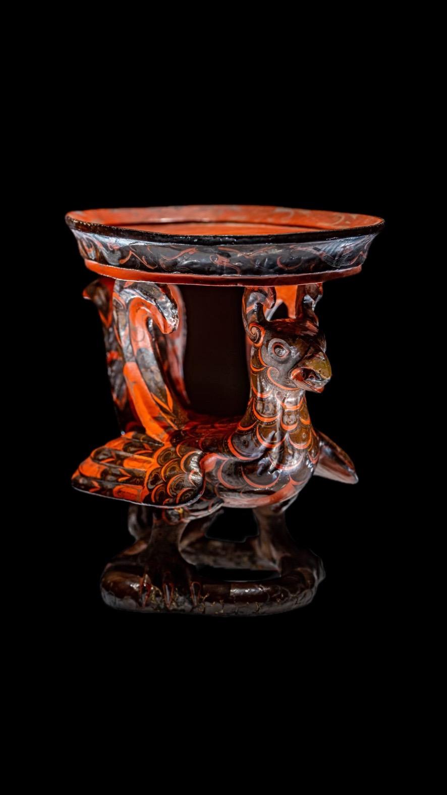 战国·彩绘云气纹朱雀攫蛇漆豆。飞朱鸟使先驱兮，驾太一之象舆——西汉·贾...