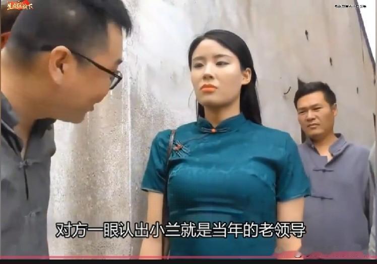 正午的阳光把仓库铁门的影子拉得笔直，女队长刚拿到内部叛徒的完整证据，转身就撞见失