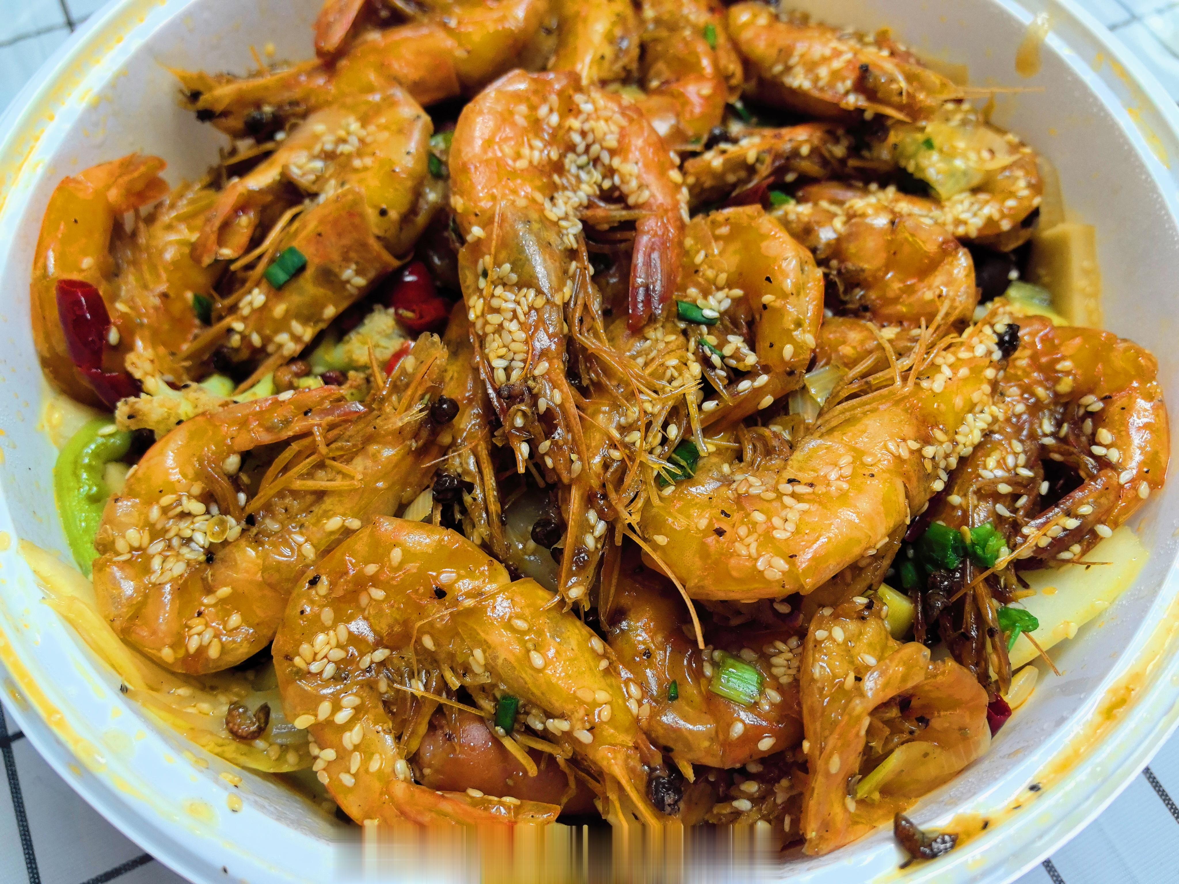 9了个大敏了，昨天狂了，吃了三个冰淇淋球，大姨妈今天把我往死弄，肚子快疼死了[裂