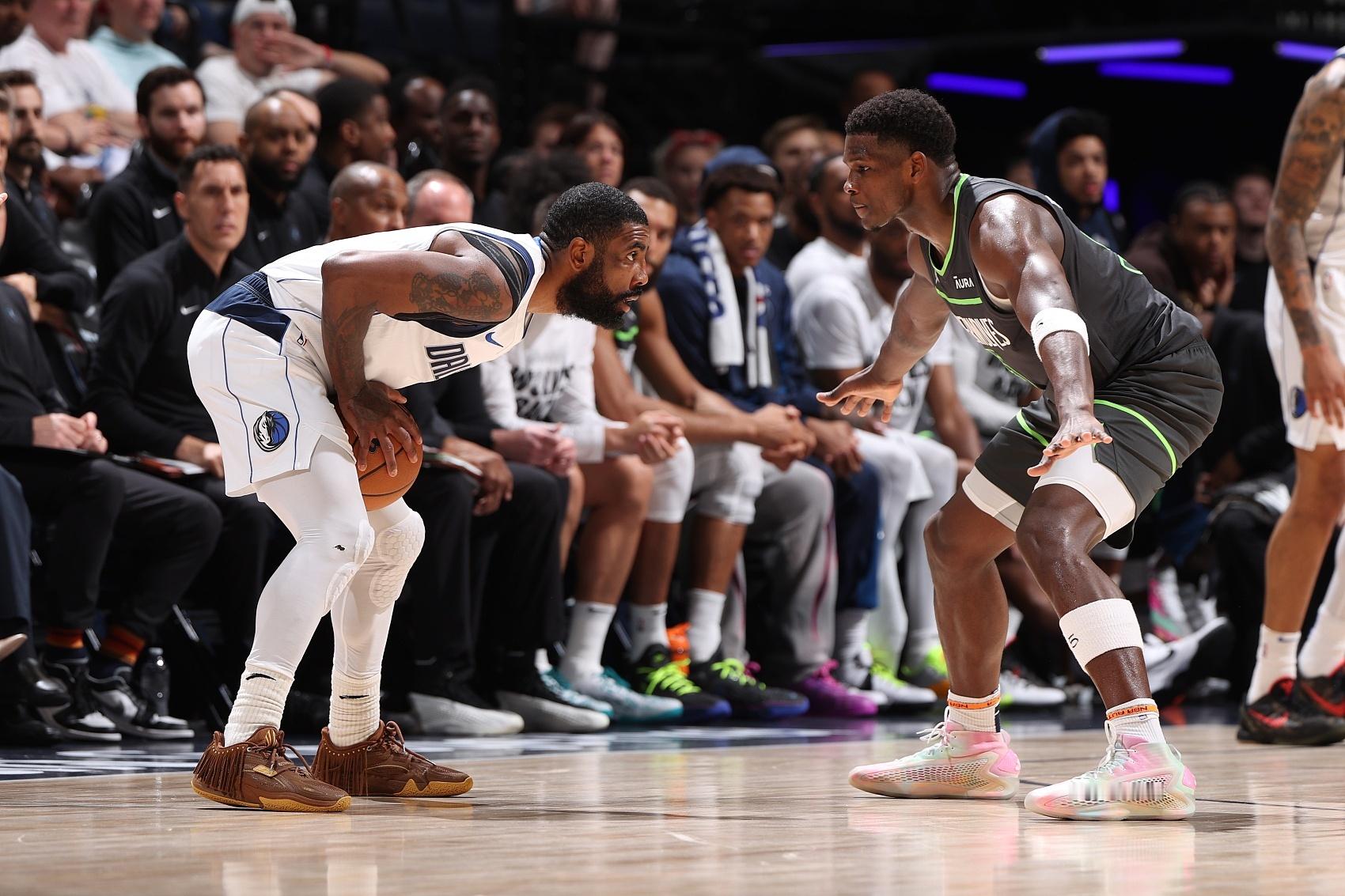 帕金斯在节目中谈到了欧文赛季报销。他说：“独行侠现在进入了重建模式，而欧文如今都