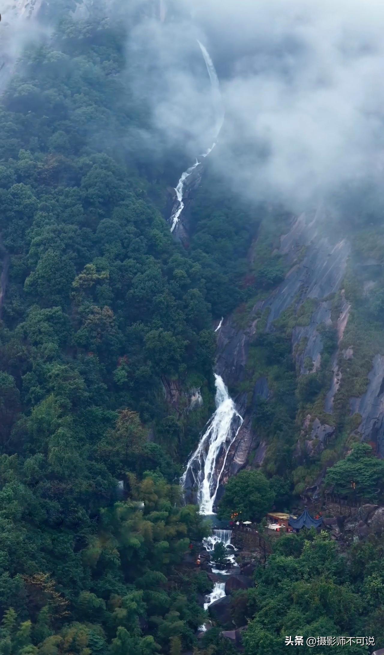 谁说中国古诗词只是写意的？在我看来也有很多写实的，比如飞流直下三千尺别以为是夸张