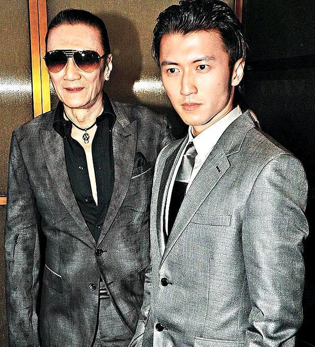 演员，谢贤，将近八十岁了，和小几十岁的女友分手，也很无奈，谢贤说，没有办法，我不