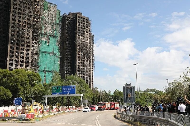 香港大埔火灾已致146人遇难，仍有100人失联，火灾房屋暂无危险，预计今天完成搜索工作