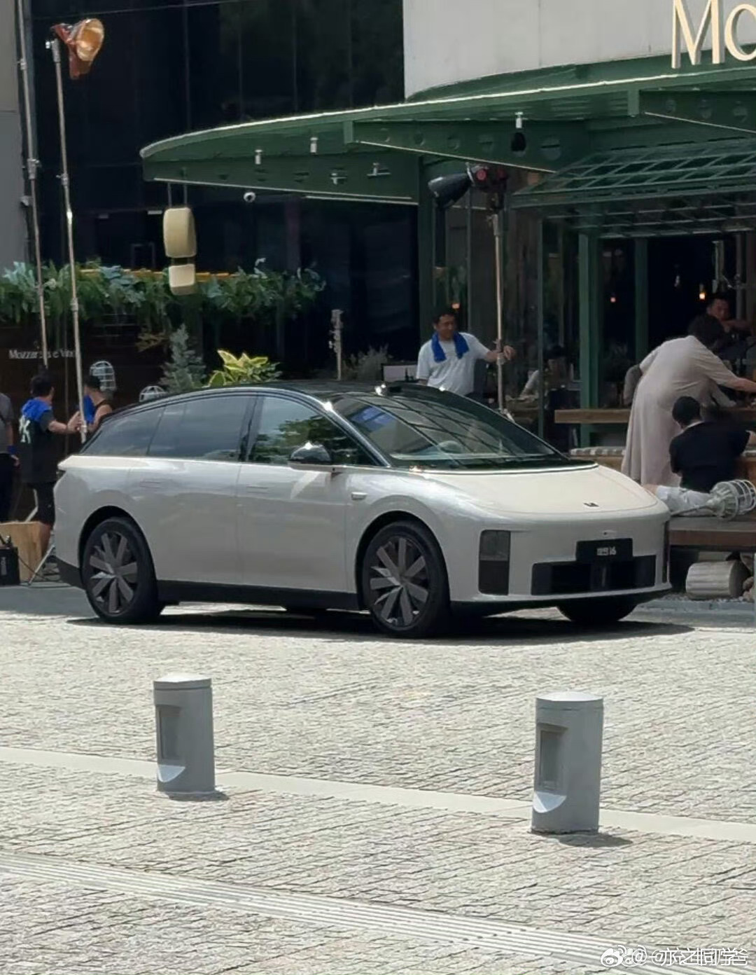 理想i6理想汽车首款亲民纯电SUV——i6无伪装实车曝光！定位中大型5座豪华空间