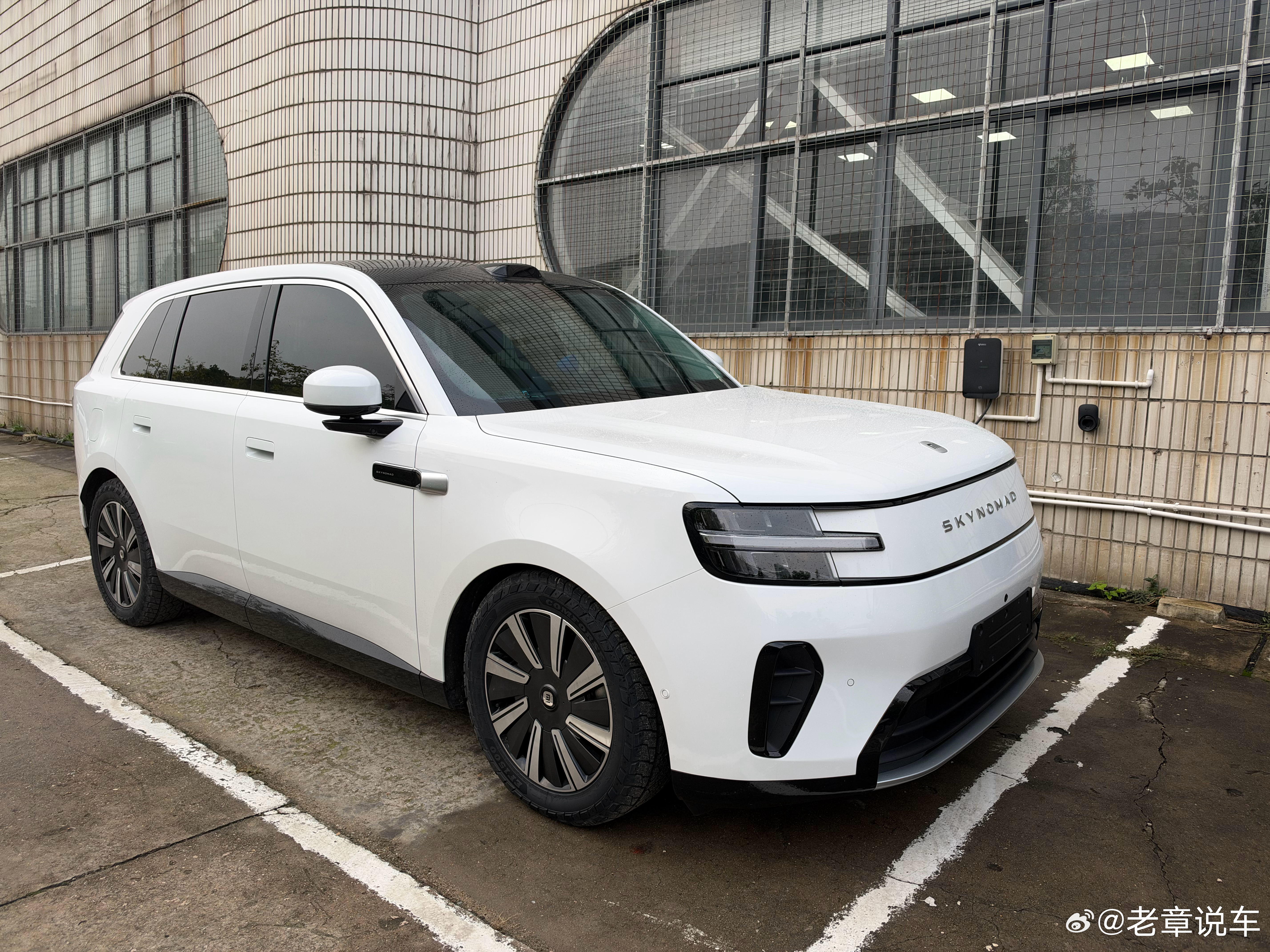 为什么 70偶发无法解锁，必须要掏出手机，把手机解锁才能打开车门。90 从来没有