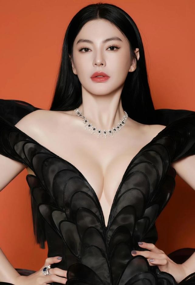 张雨绮多个商务被删光了！
张雨绮前夫的前妻曝张雨绮代孕，张雨绮并没有正面回应，品