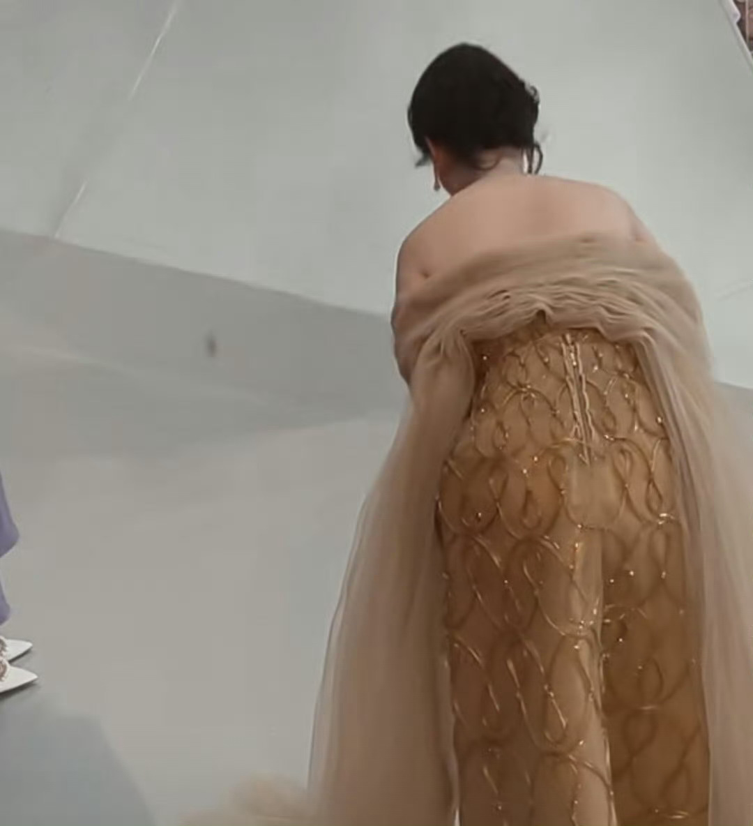 觉得压力大的可以看看我紧的衣服😱 
