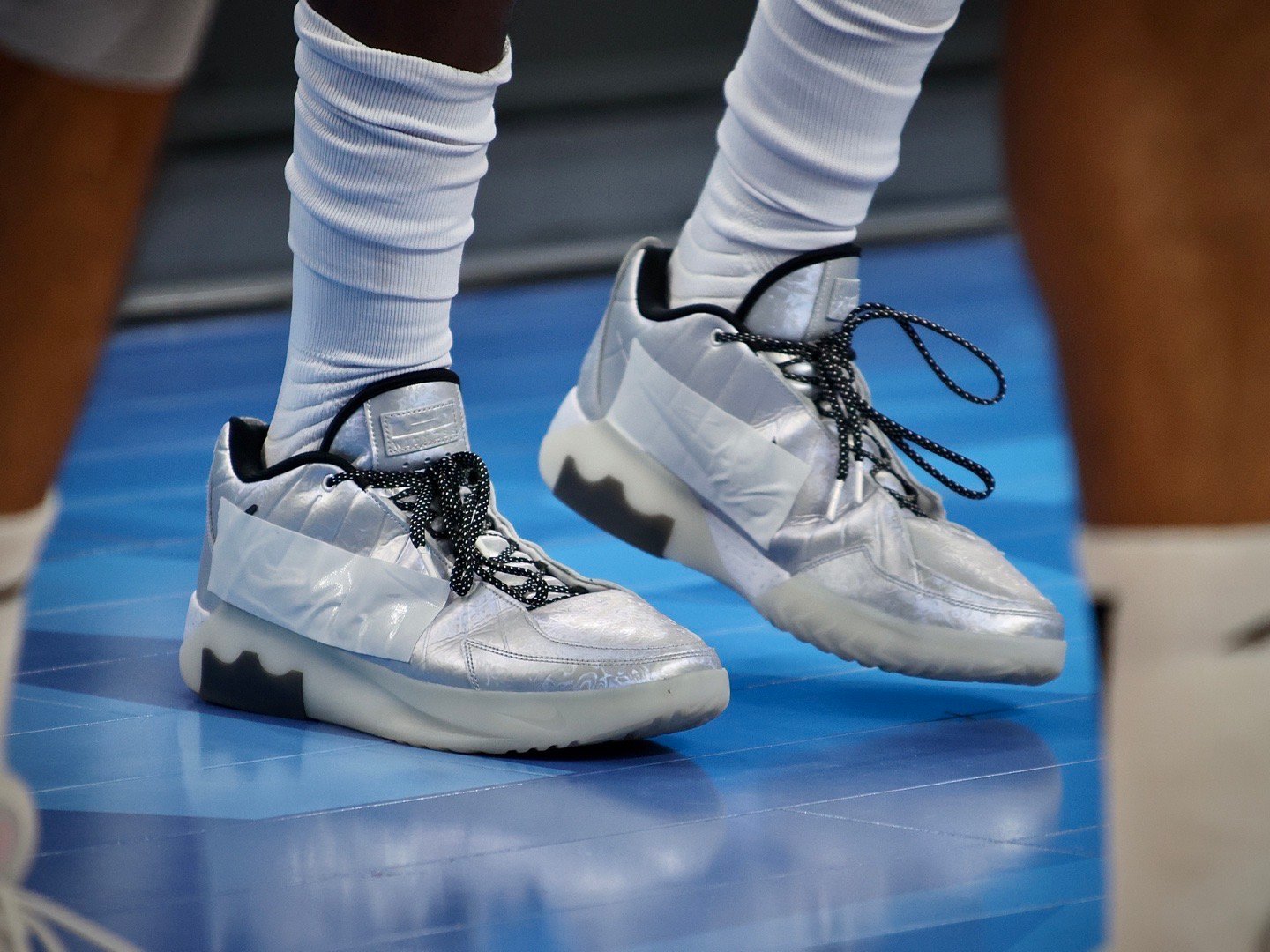 LeBron Witness 9 cba赛场上的漂亮鞋儿肿拍 ​​​