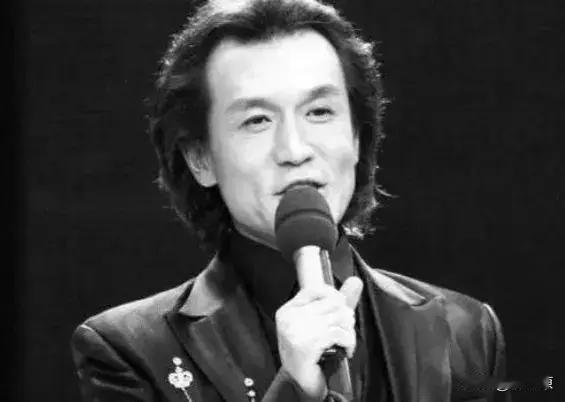 [微笑]2018年，主持人李咏因病去世，在临走前，他告诉妻子：“如果我要死了，千