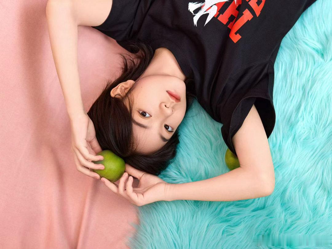 杨恩又甜妹脸的物理伤害杨恩又甜妹脸被杨恩又甜妹长相狠狠拿捏，幼态柔和五官组合在一