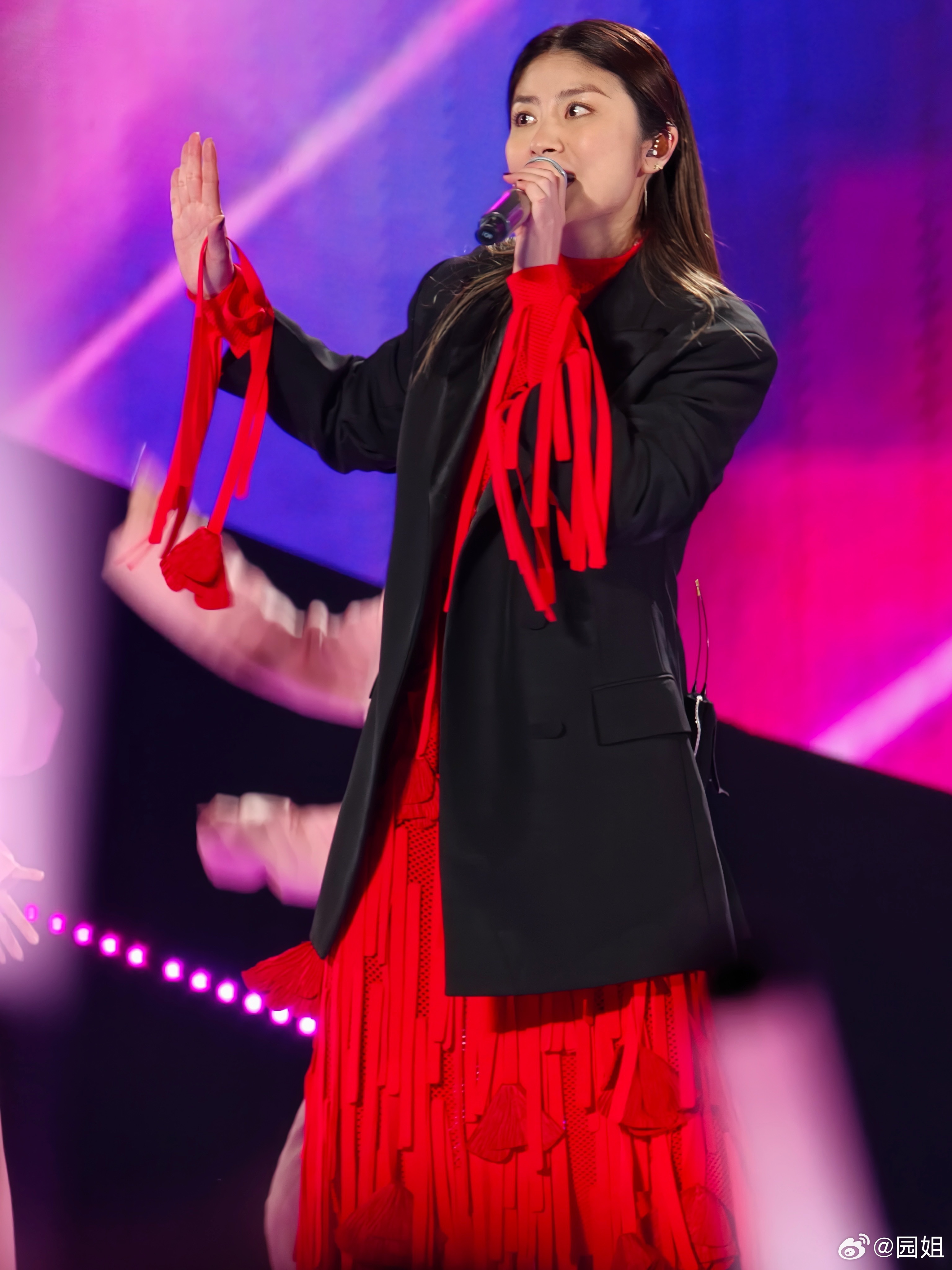 追觅演唱会我的位置不好，拍不到正脸，给大家借了几张图看看萧敬腾，陈慧琳还有张信哲