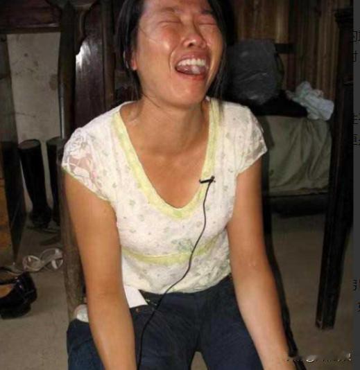 “人间恶魔！”1993年，青海女子因女儿偷吃2块油渣，将热油塞进她嘴里，短短几天