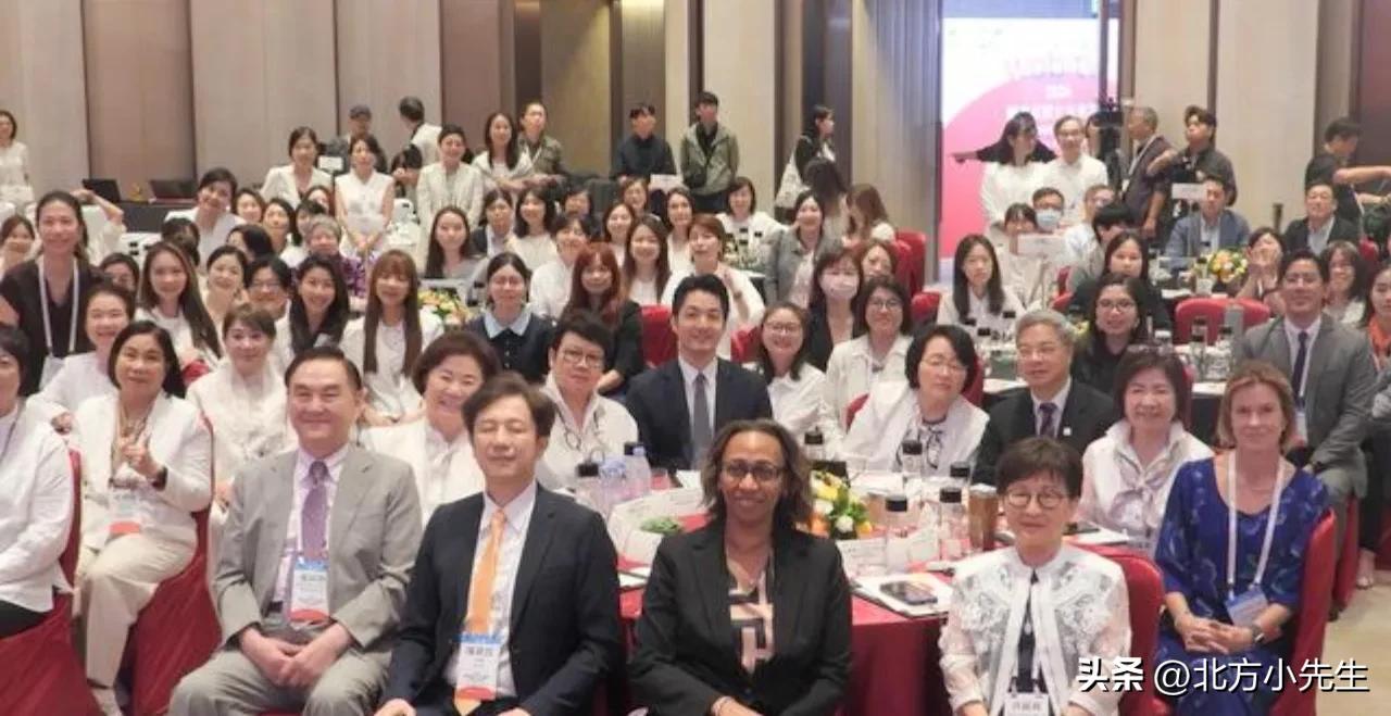 台北市长蒋万安今天出席台湾女董事协会主办的“2026刚柔并济大未来”论坛时，现场