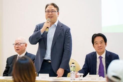 赖清德拉抬桃园市长选情，请出许信良压阵
中国国民党籍桃园市长张善政年底寻求连任，